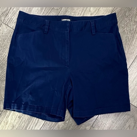 💙Lands' End Navy Blue Mid-Rise Shorts - Size 14 -💙 - Picture 1 of 9